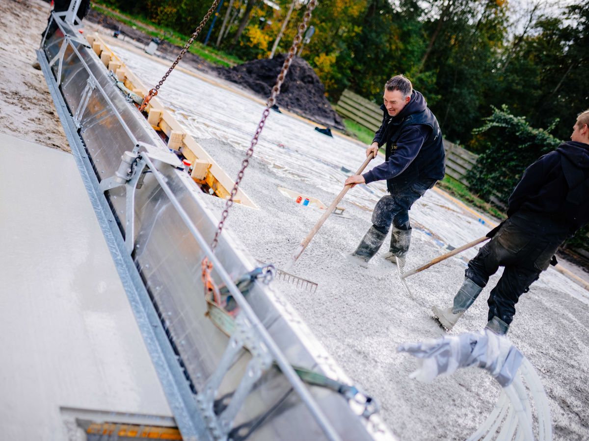 Medewerkers van storten beton van een huis
