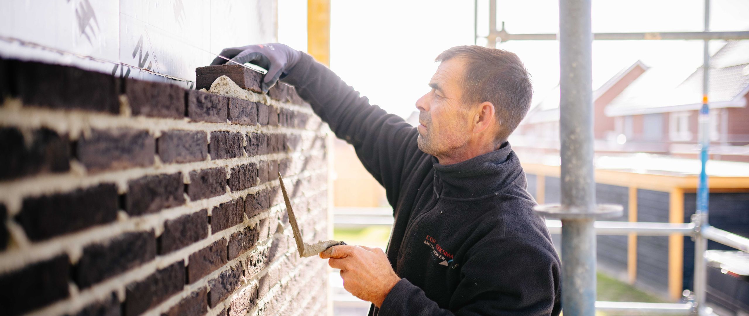 Metselaar aan het werk